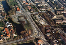 847428 Luchtfoto van de Provincialeweg (onderdeel van de S19, de secundaire provinciale weg De Meern-Oudewater), met ...
